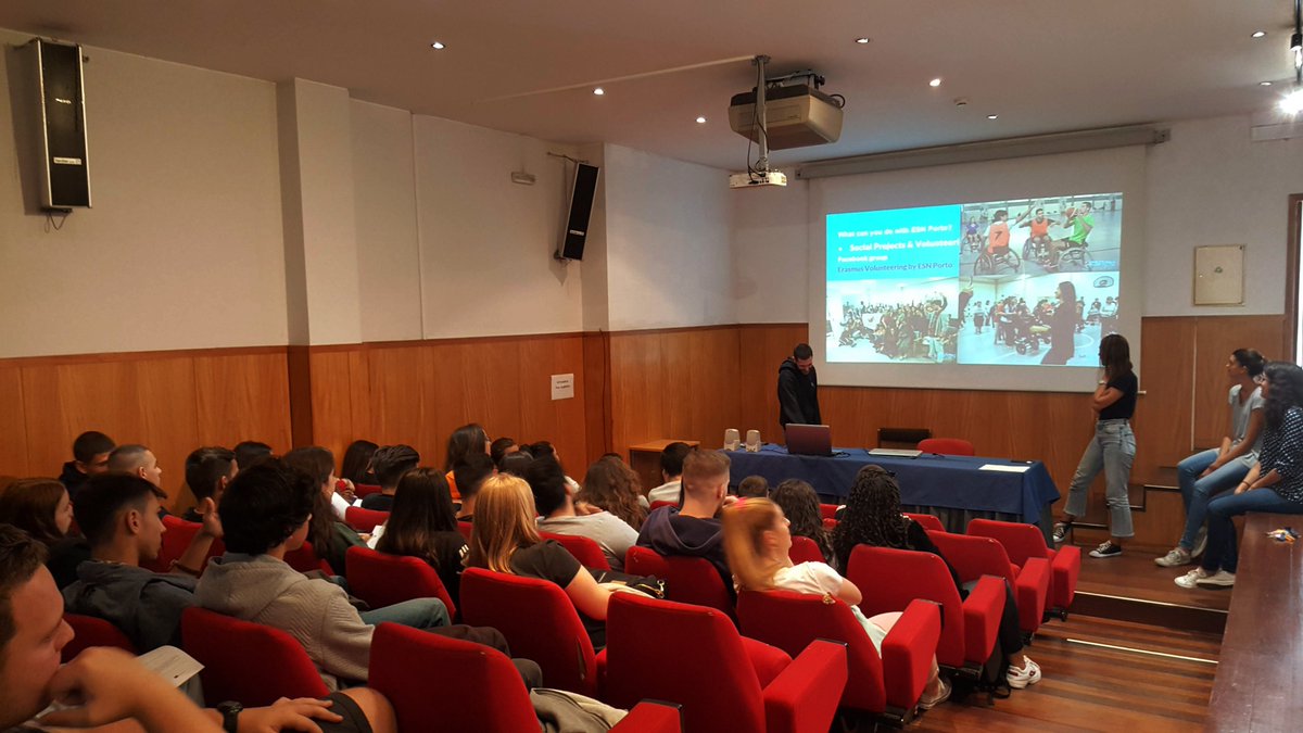 Na passada quinta, celebramos o dia do Erasmus e o lançamento do nosso projeto Be My Guest 2.0 com duas sessões “Erasmus in Schools”. 
Obrigada por colaborarem connosco nesta iniciativa integrada nos #Erasmusdayspt da Agência Nacional Erasmus+ Educação e Formação.
#Erasmusmais