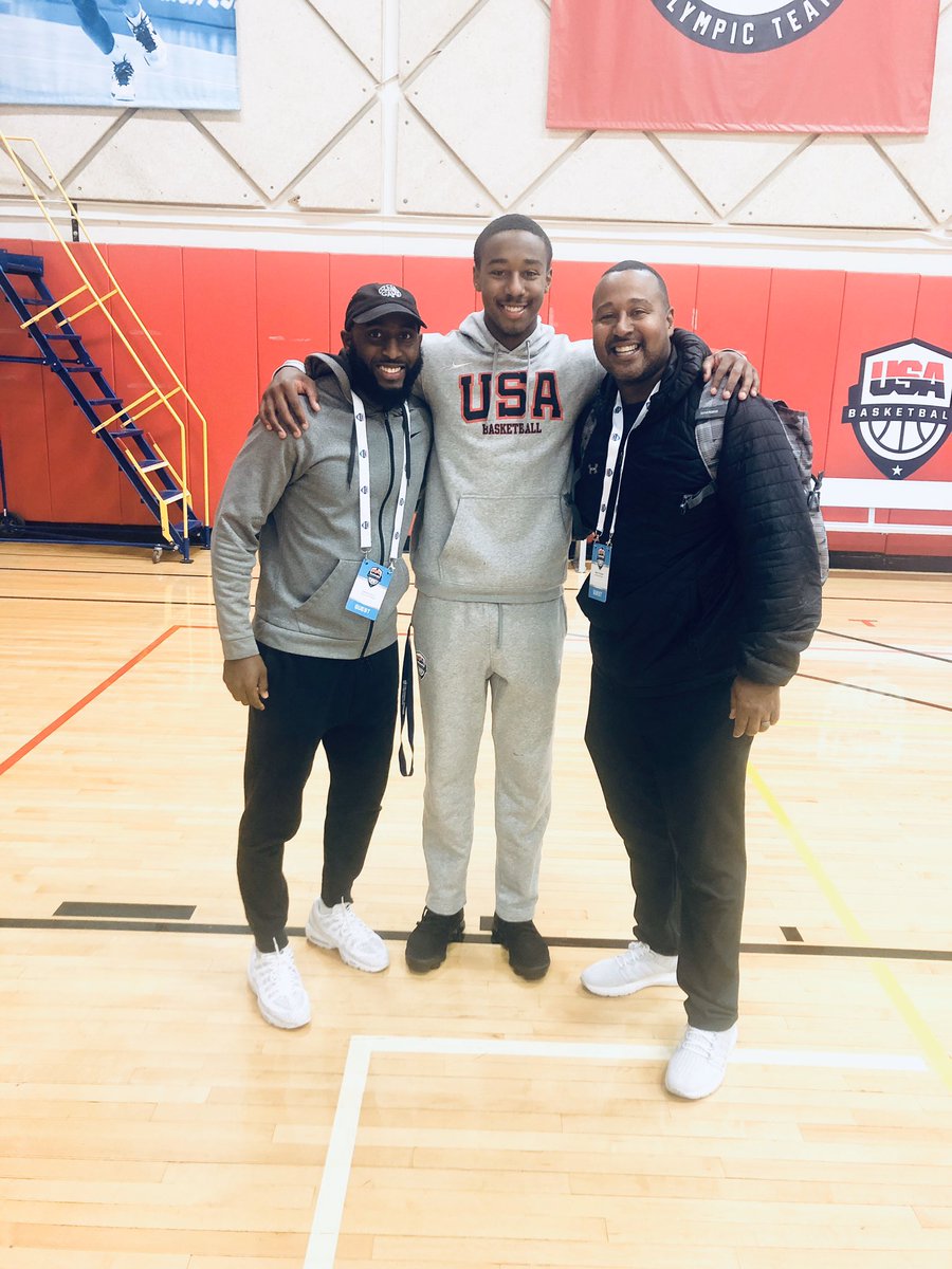 keenancurryjr's tweet photo. Unbelievable experience to be a part @usabasketball with family! @b3thompson__ had a big time weekend! He’s on a tenacious pursuit for growth every day! #NoSecretFormula #BeAWinner #RanchLife #USABasketball #FEEDYourGame https://t.co/y0wZeXYFtc