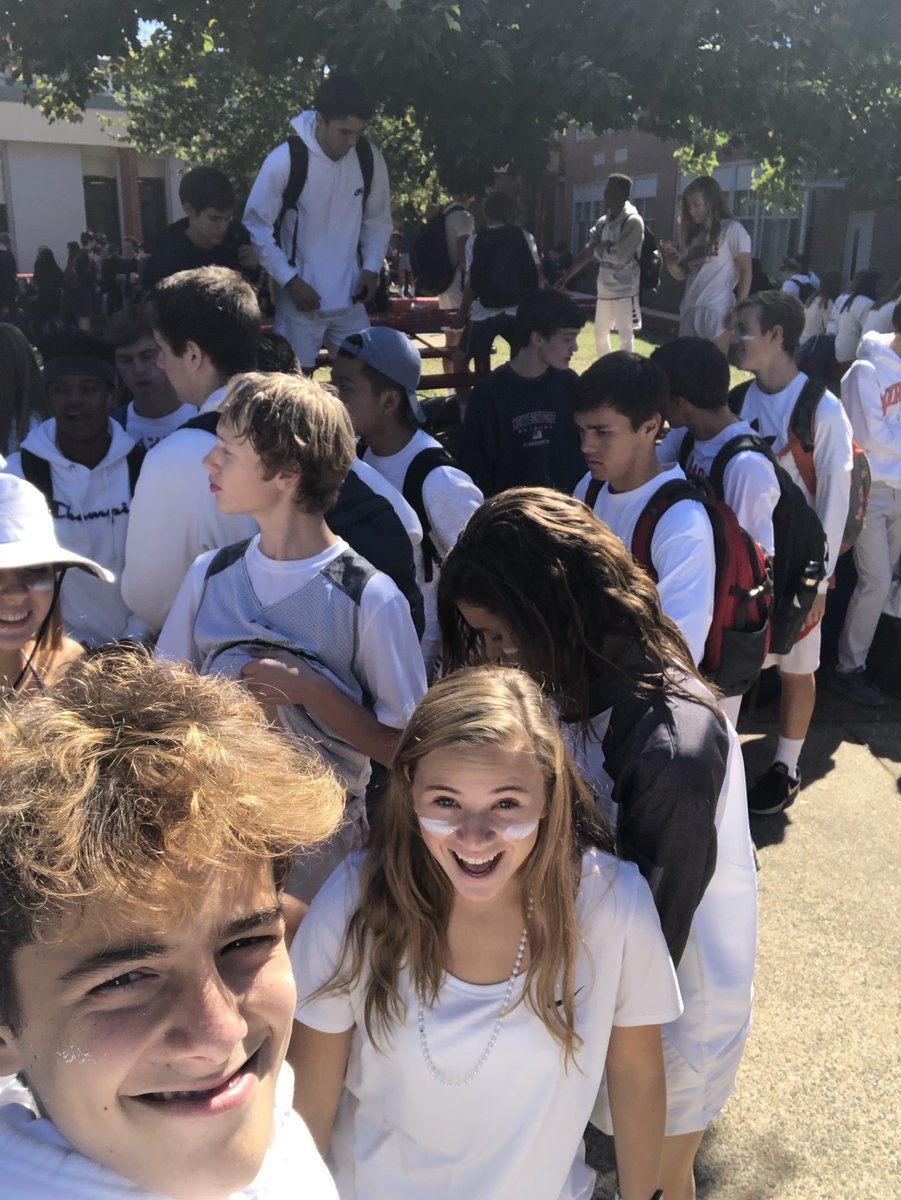 nat18959220's tweet photo. @AHSpiritWars #ahs10hoco https://t.co/VJfimv4J4k