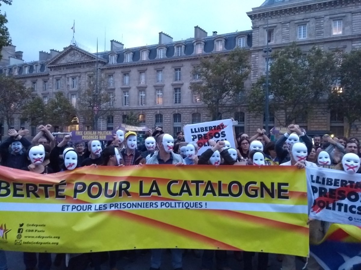 cdrparis's tweet photo. Liberté d'expression et d'autodetermination des peuples. République catalane sans prisonniers politiques. Ce soir, nous sommes nombreux place de la République @ANC_FRANCE @colsolcat06 @Foreign_Cat @withcatalonia @BabelRepubliCat republicat https://t.co/fgn04CGCSk