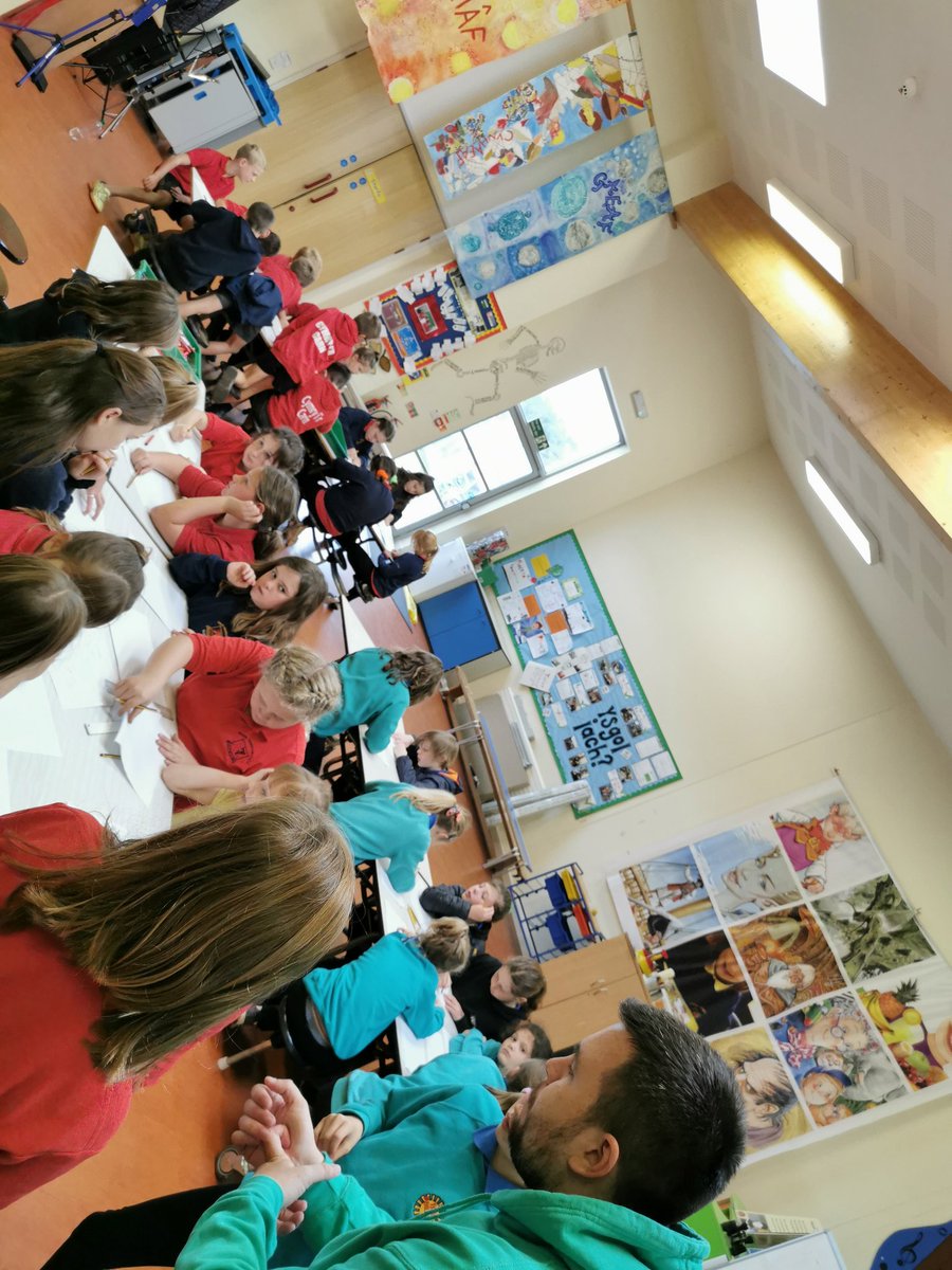 YsgPenrhynCoch's tweet image. Gweithdy gwerth chweil heddi o dan ofalaeth Dan o dîm Bro 360 i ddisgyblion blwyddyn 5 a 6. Diolch @Bro__360.
#mwynhau
#gweithdy
#BroAber360