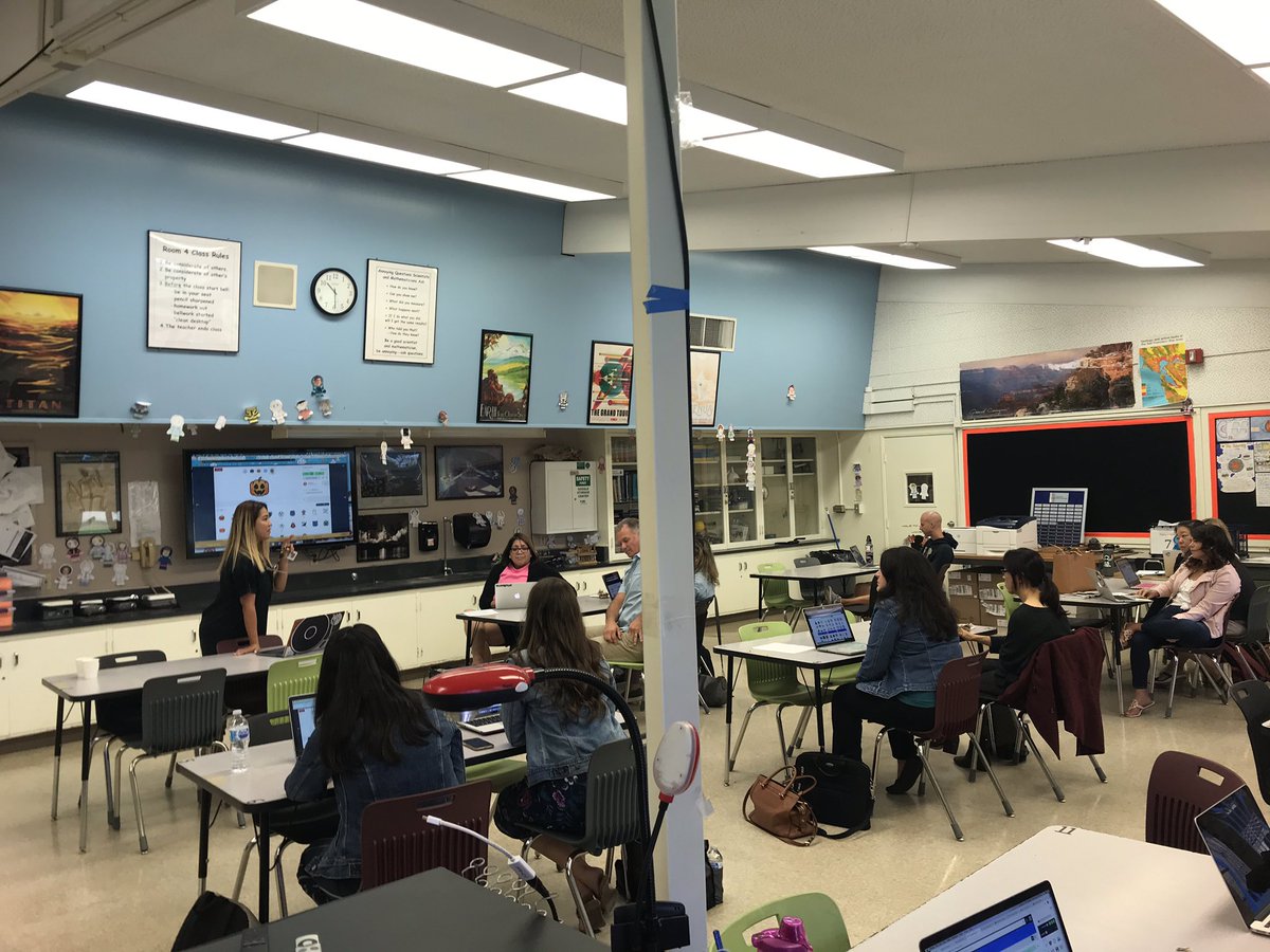 teachusingtech's tweet photo. Effective classroom walkthroughs, pretty presos and empowered learning! Just a few examples of conference room sessions happening at the Strengthening Your Core Conference in the @FullertonSD #fsdlearns #sycc https://t.co/ESaAp1Awiu