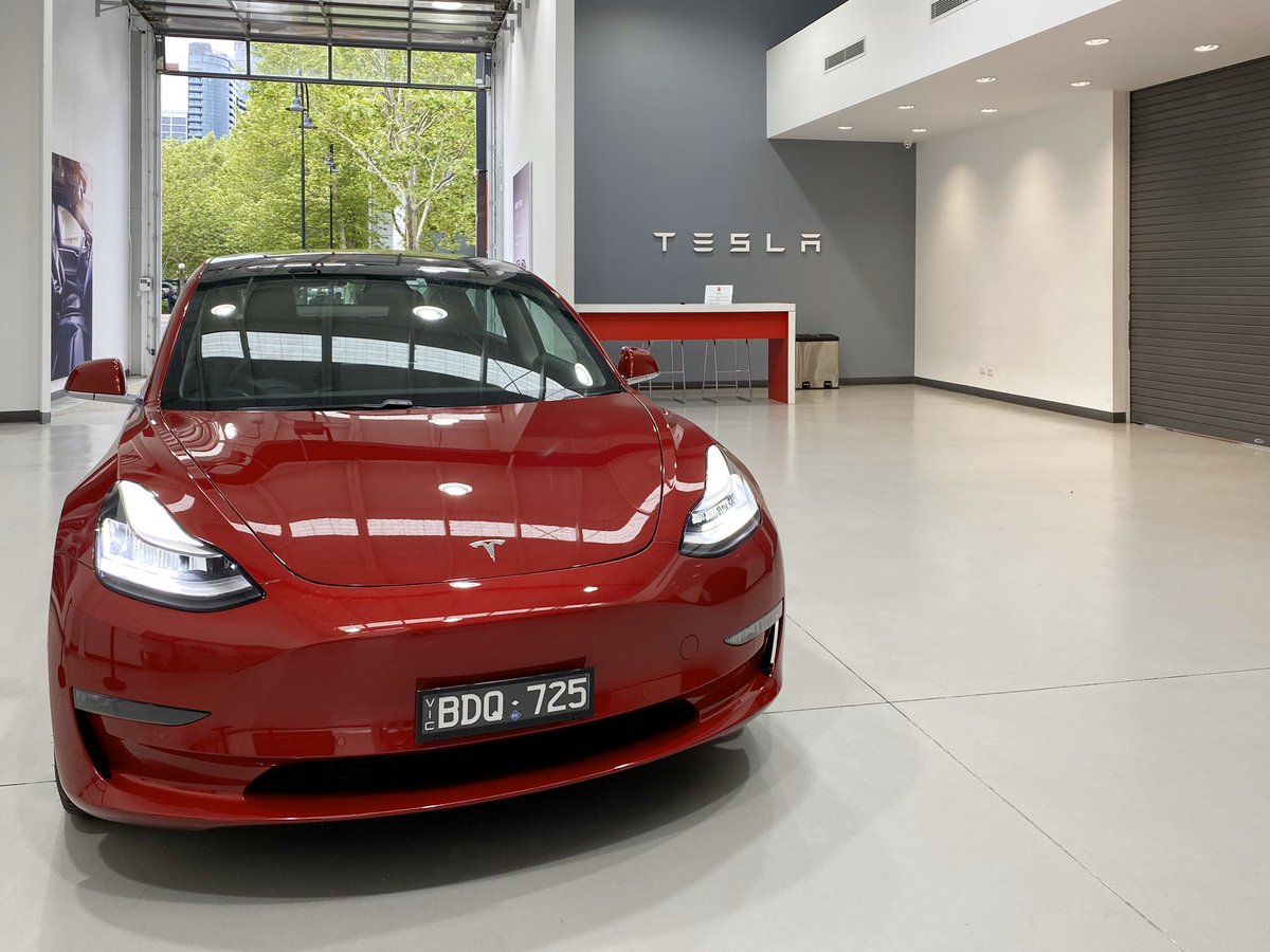 longzheng's tweet image. Dropped off Model 3 for my first Tesla service to replace the foggy fog light from delivery. Booked appointment in app, very handy. #Model3Au