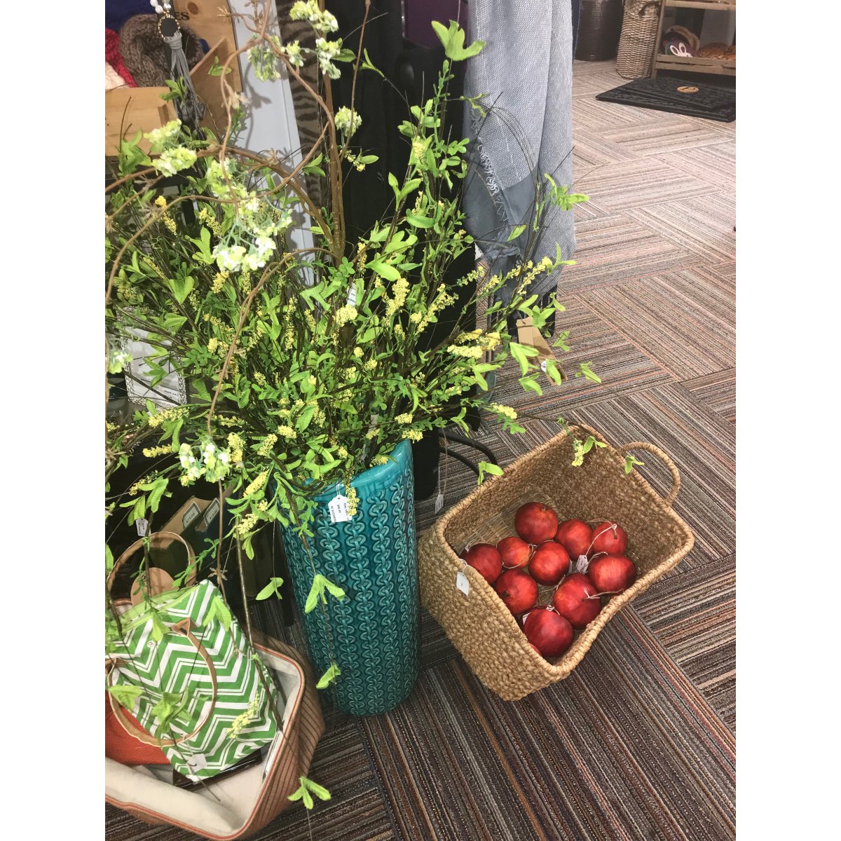 TatesDesign's tweet image. Fall is here! Come buy your fall decor!! tatesdesign.com 
#designyourlife  #southerndesign #decorateyourwalls #decorateyourspace