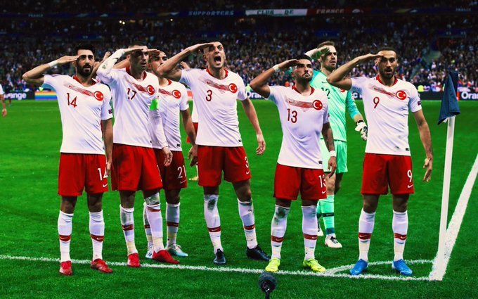 _osmandstn's tweet photo. Biz tek siz hepiniz...
Kahraman Türk Ordusuna selam olsun!🇹🇷
#FRATUR  #TÜRK #TurkishSoldierSalute https://t.co/URvZ9g0ohN