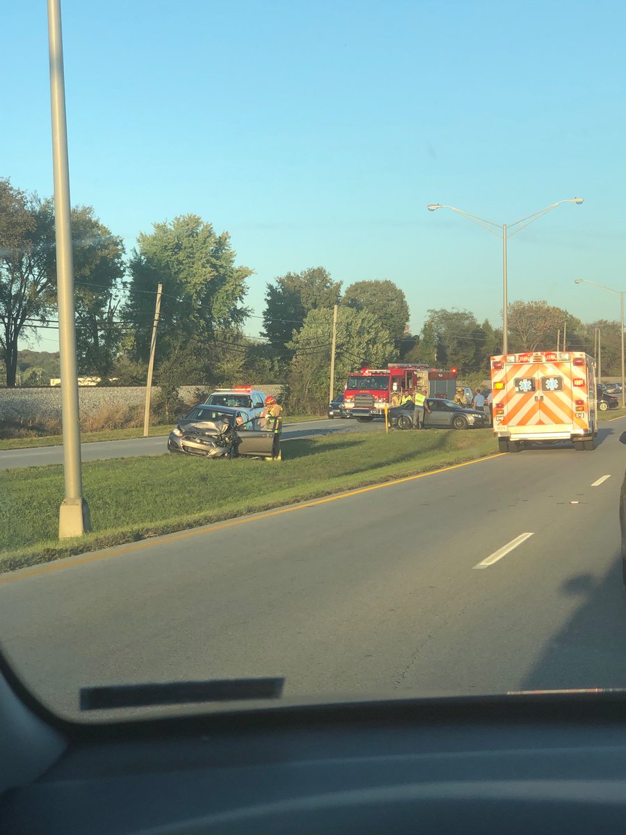 HNL23's tweet photo. @joeimel wreck on Louisville rd in front of priceless iga https://t.co/5Ot7NfeaLQ