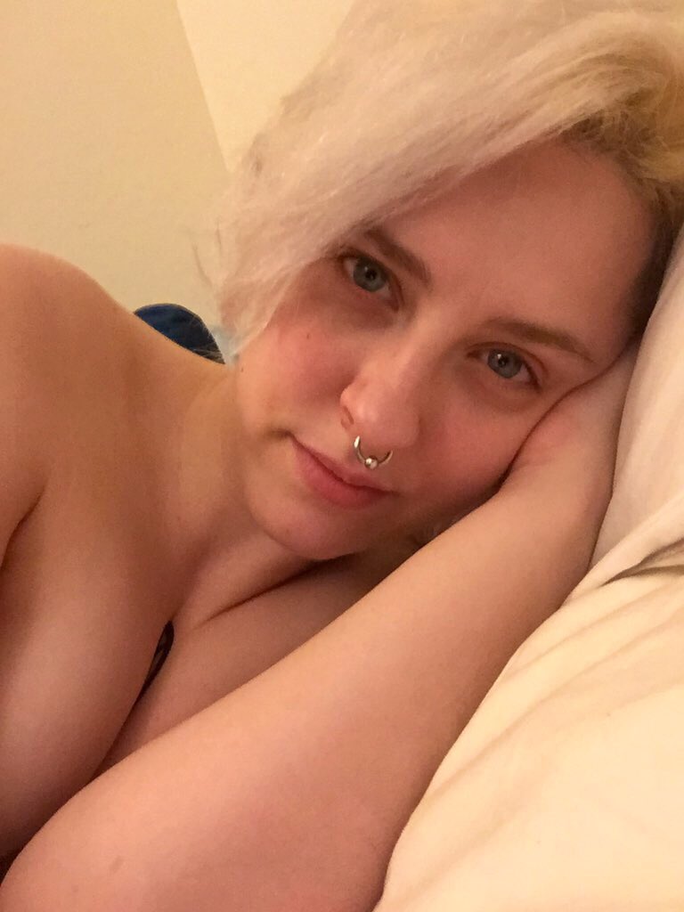 LittlestDomina's tweet photo. I stretched my septum! ⬆️
It only hurt a little. https://t.co/X6p9l14SJj
