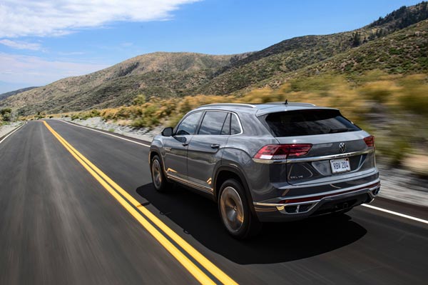 Volkswagen amplía su familia de SUVs con el nuevo Atlas Cross Sport, tiene carrocería tipo coupé, espacio para cinco pasajeros y dos motorizaciones de hasta 276 hp bit.ly/2MFNvIj