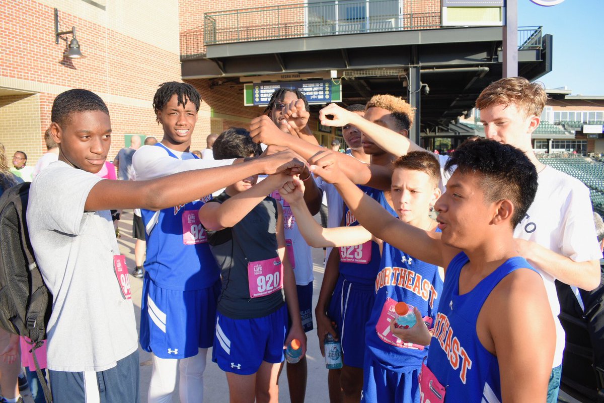 4jojoenglish's tweet photo. When your XC & 🏀 kids volunteer to participate in the “Walk for life and famously hot pink half marathon 5K” for Breast Cancer awareness winning 5🥇’s Premier culture established!
@RNEAthletics @RNECavaliers @Sabrina_suber @TheCaptain_03 #breastcancerawareness #CavsWay https://t.co/R1MbjqfWZQ