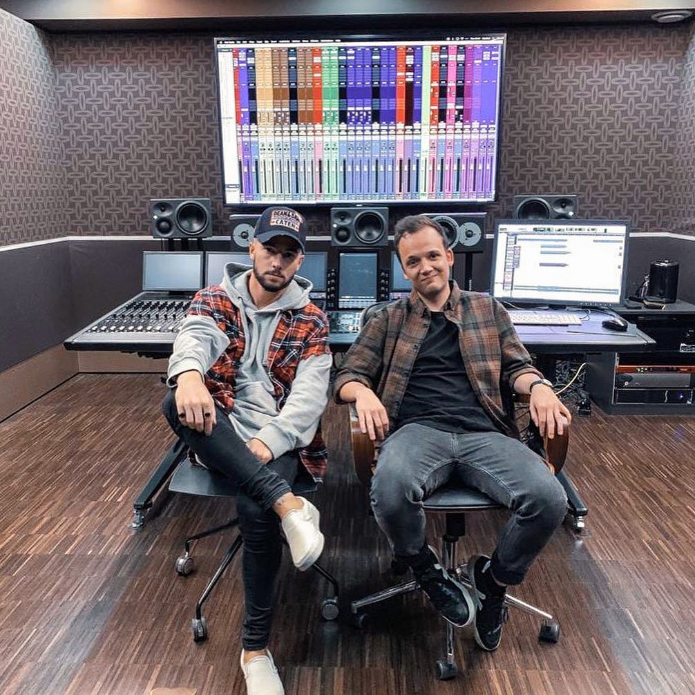 Avid's tweet photo. 🎚️ CLVN + Avid S6

📷 https://t.co/j4kRrMWXs8
▶️ https://t.co/xzUL0cf7ZB
⠀
#avids6 #clvn #austria #newmusic #protools #avid https://t.co/T5SPrs7uTi