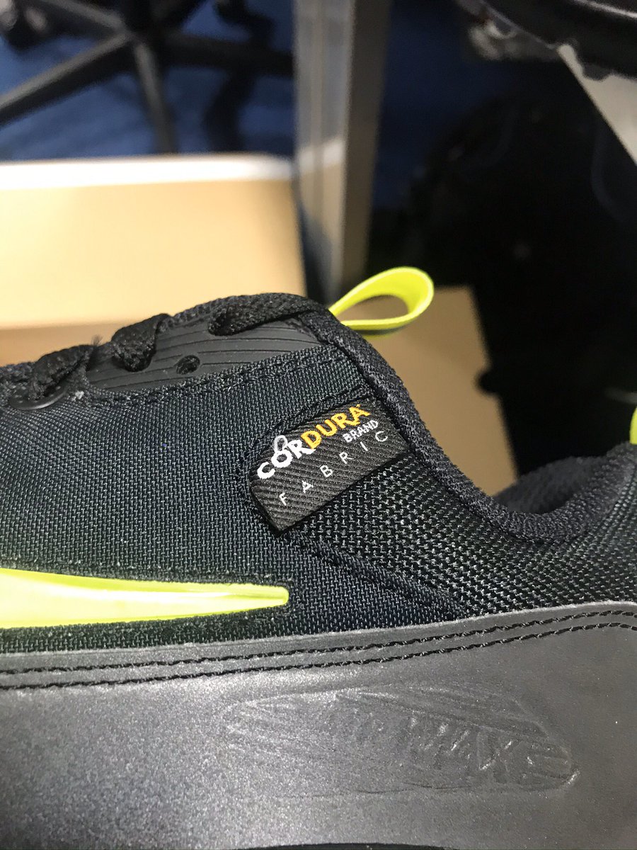 Table_Tan's tweet photo. @nikelondon Just got my pair of bsmnt Air Max 90 Manchester delivered today and the quality of this shoes is not acceptable! 😡😡

Box looks squeezed, stitching coming off, excess glue, all 4 jewel swoosh are scratched... 

How can you let this through qc🤦🏻‍♂️🤦🏻‍♂️🤦🏻‍♂️ https://t.co/wS36WiJqyh