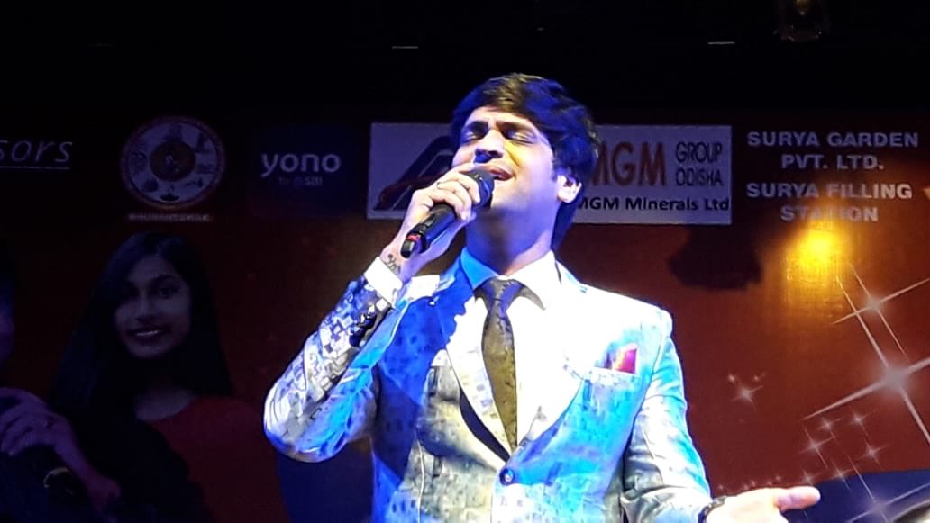 swayammusic's tweet photo. Had an amazing show at @Rabindramandap with amazing co-singers
#ItsShowtime https://t.co/njgor59F8Q