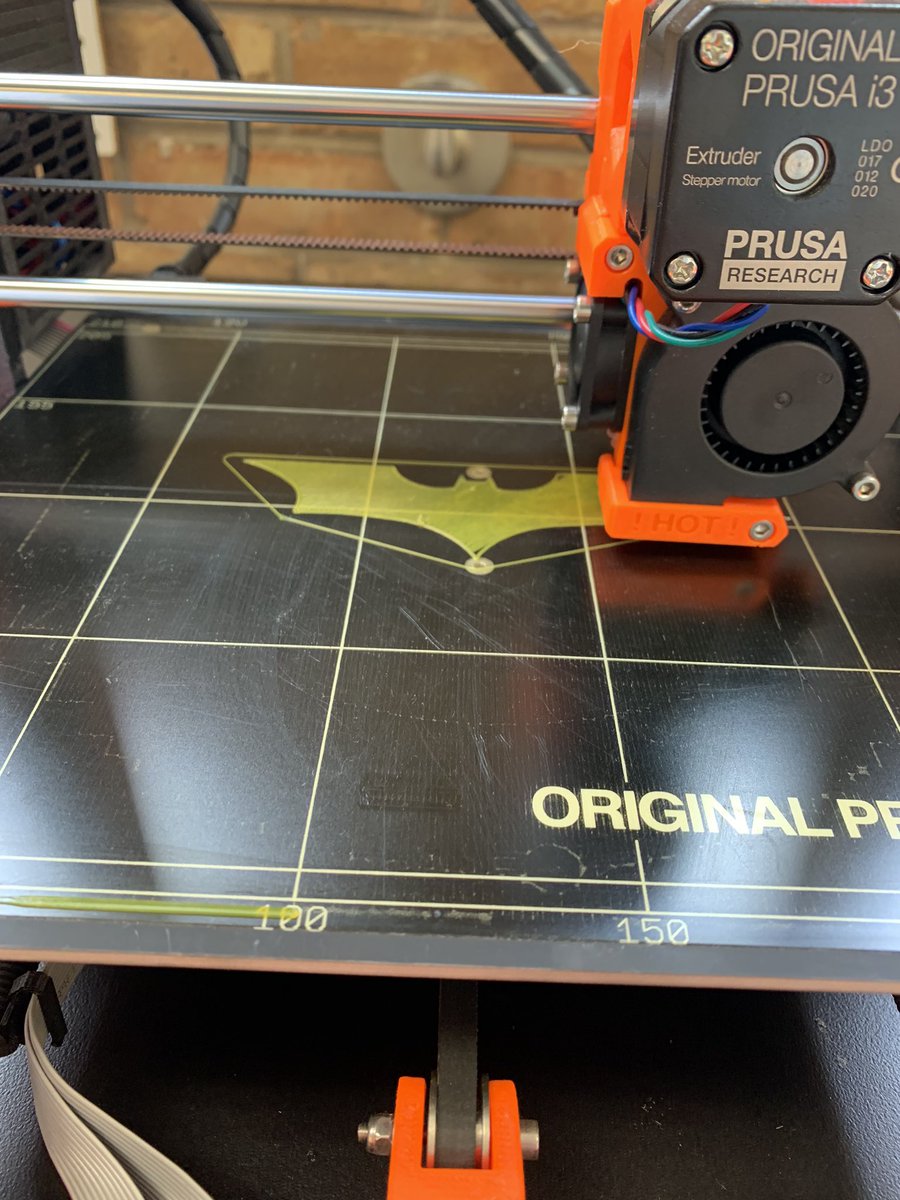ColquittRegina's tweet photo. Sometimes prepping for a week of Makerspace lunch hour looks like this...refilling containers, cleaning the tables, and calibrating the 3D printer. #dpvils #chutelearners #weareD65 https://t.co/8hjIizmF2K