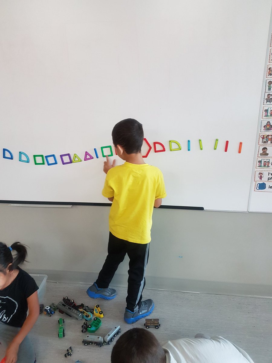 Becka118's tweet photo. Exploring the Kindergarten classroom is a great way to model and scaffold learning! https://t.co/hSQSUKv7J6