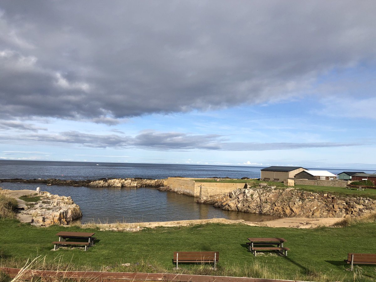 It’s been a braw day in Finechty. Sic a bonnie place. Fitna wirdies can you come up wi tae describe it? #doricdabblers #doric #scots #finechty