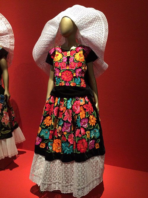 nat_clothing's tweet photo. Folk clothing crafts of Oaxaca, Mexico. Traditional Mexican weaving and embroidering https://t.co/NkwtZM4w6p
#clothingcrafts #Oaxaca #Mexico #Mexicanweaving #Mexicanembroidering #handmadetextiles #handmade #textiles #tilma #LasCapa #huipil #ceñidor #paño #backstraploom #folkdress https://t.co/iVNUdfnyY2