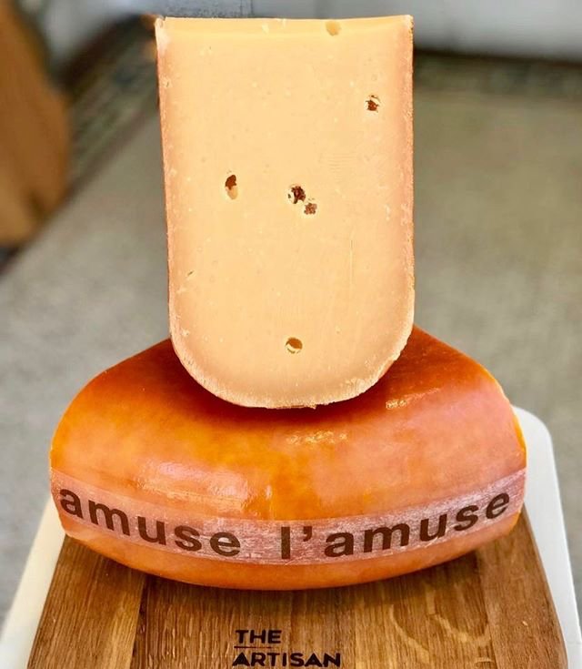 artisancheeserm's tweet photo. Matured at higher than normal temperatures &amp; humidity levels differentiates L’Amuse Gouda from all others. This allows the crystals to form while preserving the moist, buttery paste.
The result is a sweet, tangy &amp; rich cheese with toasted notes of caramel, cocoa, coffee &amp; spice. https://t.co/ZvwYzeXh8w