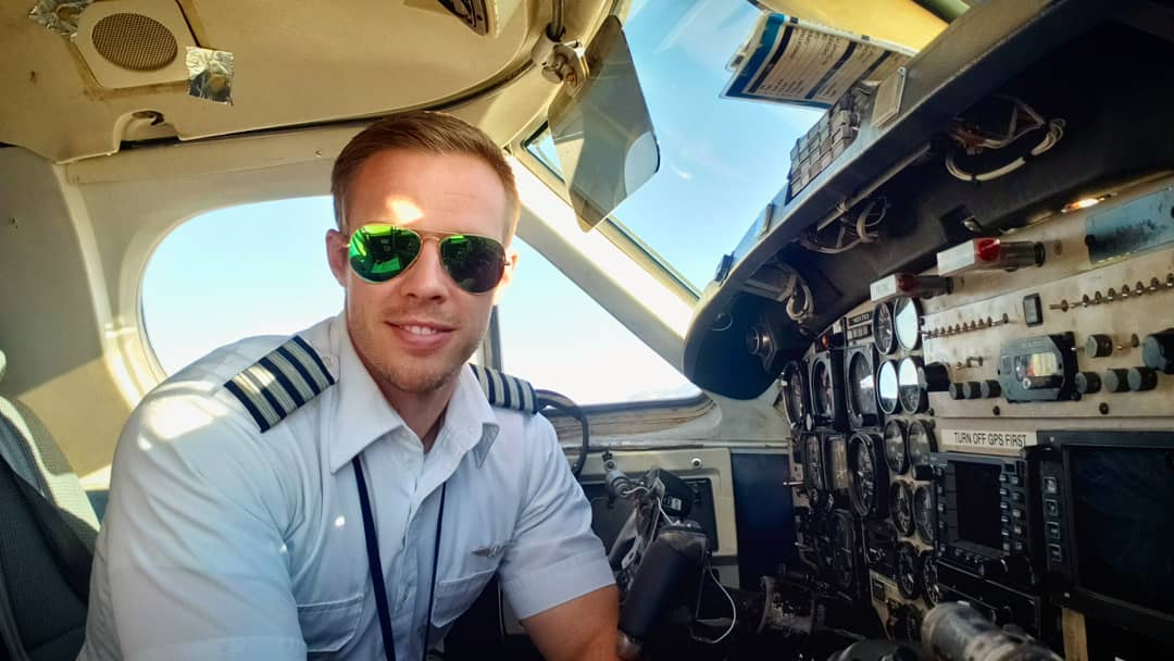 Ameriflight's tweet photo. “Flying single pilot in a type rated airplane with limited automation has taught me skills that will make me a better pilot for the rest of my career” ✈️👨‍✈️ – BE1900 Captain, Tyler Barton #MondayMotivation https://t.co/nxIRYbbbEY