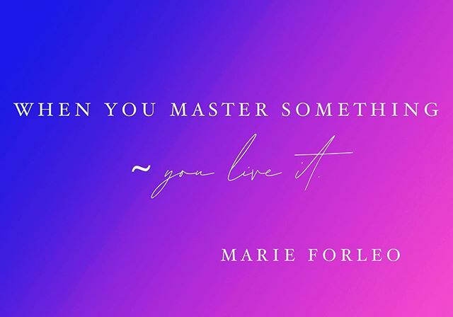 jadeneferreira's tweet photo. Inspired by the #everythingisfigureoutable opening video today &amp; @marieforleo with this quote!! 💙💜💓 https://t.co/rdi5S8R4Fg https://t.co/C0oj4oaOJf