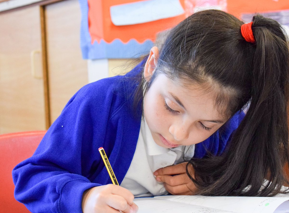 stmarysglossop's tweet photo. This Thursday we open the doors to our current parents / carers. Parents will have opportunity to spend time in their child’s classroom and meet with members of the Leadership Team over a coffee. Join us in the hall from 9am. #SeeUsInAction #ChallengeCurriculum #Glossop #OpenDay https://t.co/JfNahGj2J2