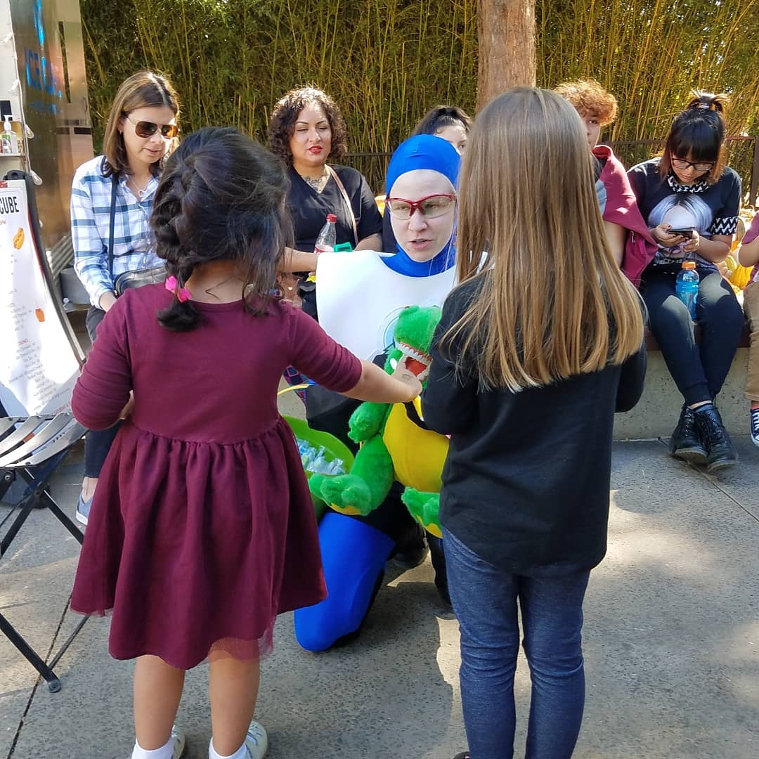 DeltaDentalOK's tweet photo. Our defender of oral health had a blast at #PumpkinvilleOKC yesterday. We hope you have the opportunity to attend, and snap a photo at our Smile Station! #CaptainSuperTooth #OKsmiles https://t.co/QeHEsFzVXv