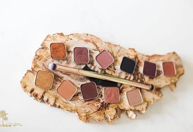 AmyFergen's tweet photo. Obsessing over these eyeshadows😍😍 #

#maskcaramakeup #maskcaraartist #makeup#beauty#girl#bossbabe#laptoplife#selflove#success#beautiful#happy#beauty#life#amazing#bestoftheday#instadaily#instamood#hair#pretty#motivation#lifestyle#work#inspiration#good… https://t.co/zaUaFpAsdj https://t.co/HLeekMEXKy