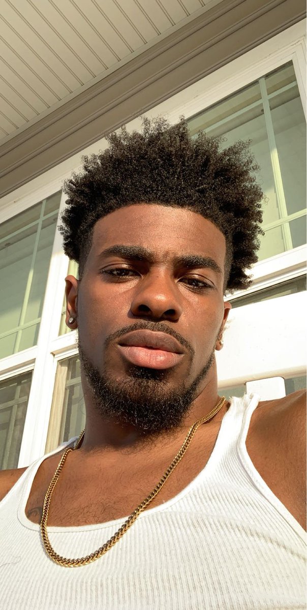 yeaa__lil's tweet photo. Tryin hard to find a flaw, but you still watchin' https://t.co/bYvtB2WTfh