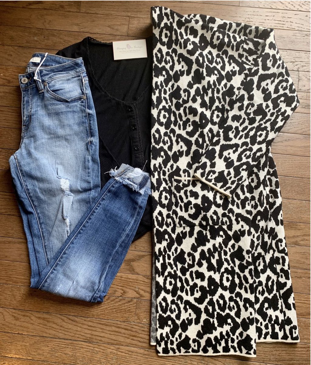 ChangingAce's tweet image. Only 1 S/M left grab it before it’s gone!! @www.changingaceboutique.com #SmallBusiness #momboss #boutique #kcboutique #onlineshopping #clothingboutique