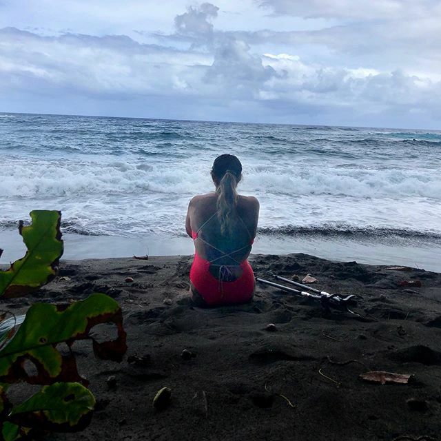 Black beach bum ⚫️⚫️⁣

#blackbeach #hawaii ift.tt/31djLaX