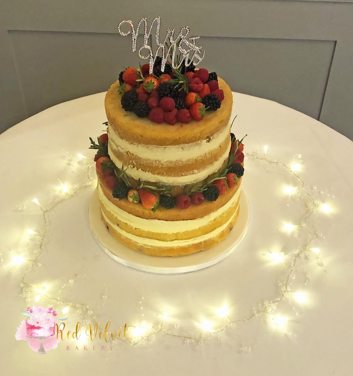 RedVelvetDerby's tweet photo. Gluten free vanilla and lemon + raspberry wedding cake Rebecca and Jonny who married on Friday.
#redvelvetbakeryuk
#redvelvetderby
#Derbyshireweddingcakes
#eastmidlandsweddingcakes
#mickleovercakemaker
#nakedcakes
#nakedweddingcake
#lovebiz https://t.co/4qr2QJrrrK