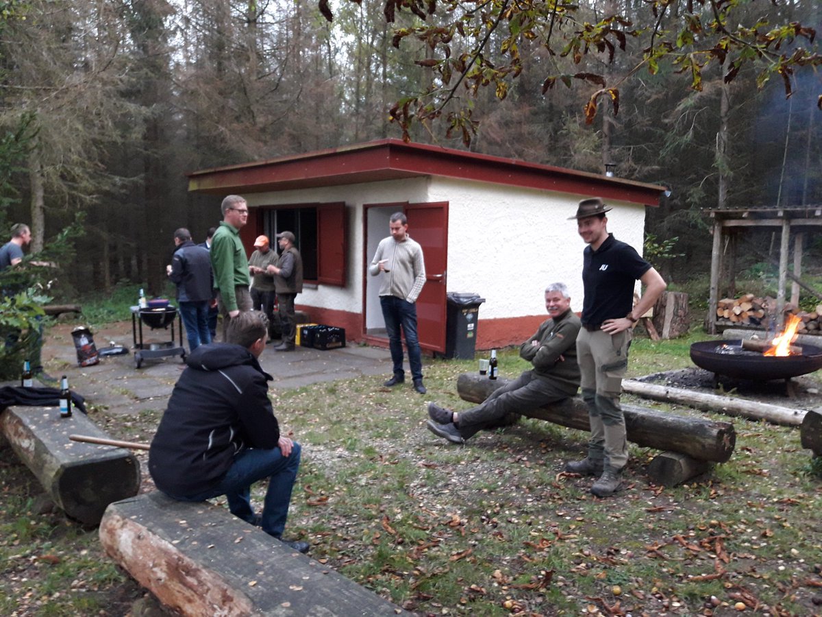 Anpacken statt Quatschen in Birkungen:Die #JU #Eichsfeld pflanzte am Wochenende im Birkunger #Wald 100Ahornbäume.Neben der Aufforstung fand eine Waldbesichtigung und auch eine Diskussion über Forst- und #Klimapolitik statt.Abschließend ein gemütlicher Grillabend #Forestforfuture