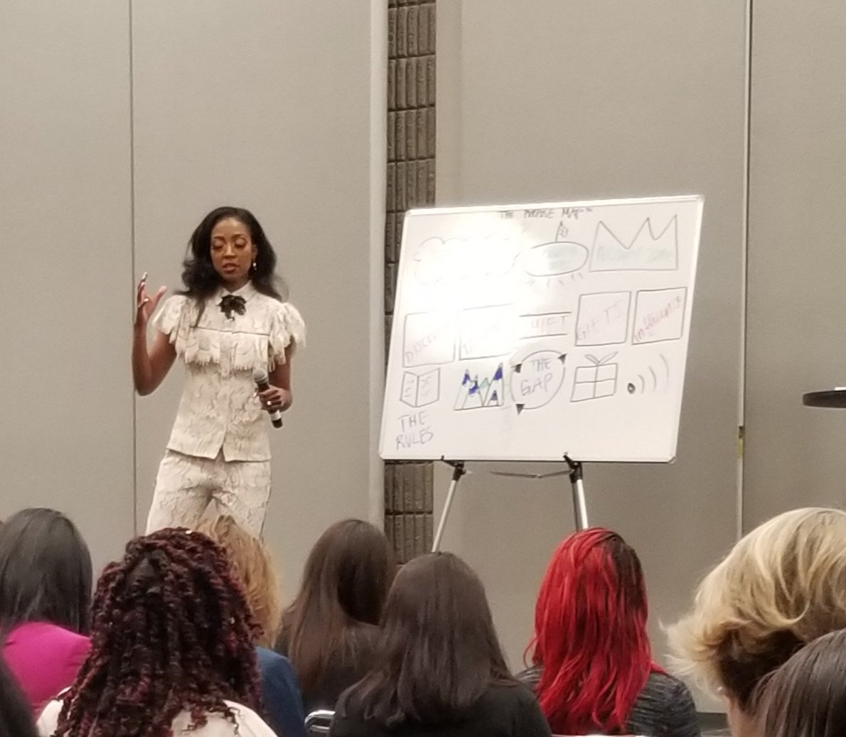 LenearPolly's tweet photo. #NMSDCConference @marshawnevans "She Closes" seminar. 
#gmsupplierdiversity https://t.co/C1YCtna4aq