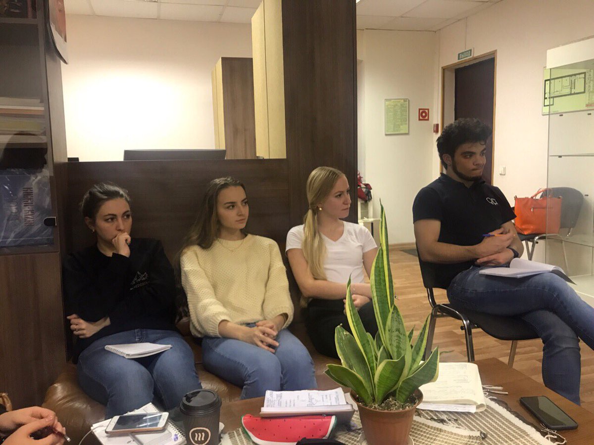 mosfolkchoir's tweet photo. Наш коллектив - это не только репетиции. Вместе мы хотим постоянно узнавать что-то новое, изучать традиционную народную культуру, совершенствовать свои навыки... вместе с @etmus_ru 
#мосхор
#mosfolkchoir
#движениектрадиции 
#хормечты https://t.co/Tlu4A2d86P