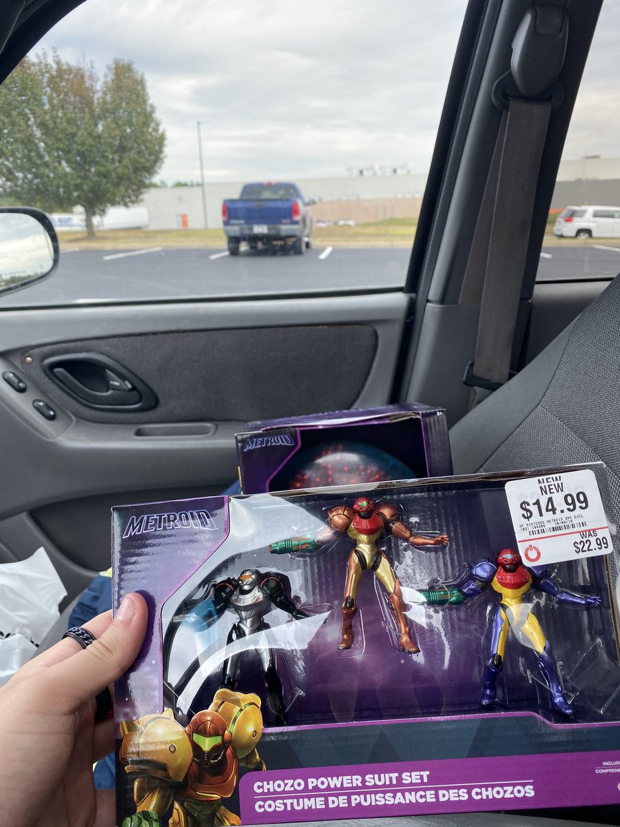 GCGVII's tweet image. Made it to Gamestop in time to get the UV Metroid. While there, I found some other merch for my collection. #Metroid #Metroid33 @MetroidDatabase
