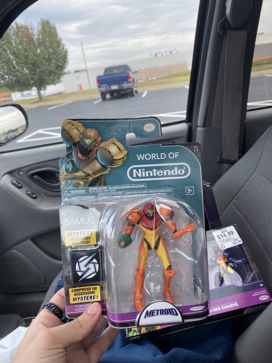 GCGVII's tweet image. Made it to Gamestop in time to get the UV Metroid. While there, I found some other merch for my collection. #Metroid #Metroid33 @MetroidDatabase