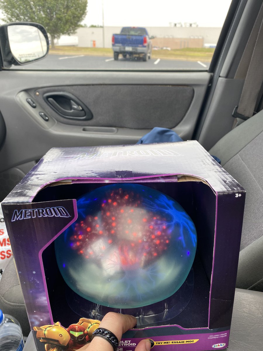 GCGVII's tweet image. Made it to Gamestop in time to get the UV Metroid. While there, I found some other merch for my collection. #Metroid #Metroid33 @MetroidDatabase