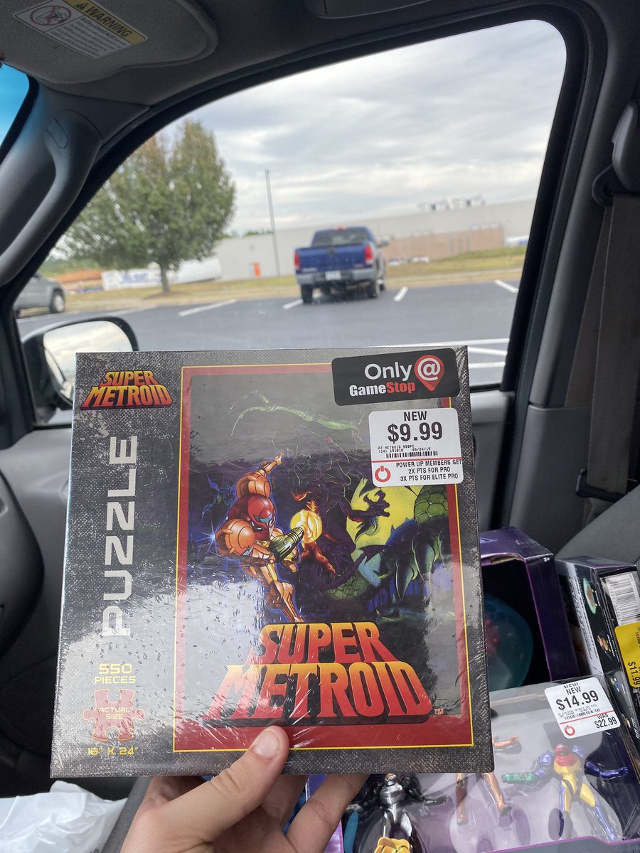 GCGVII's tweet image. Made it to Gamestop in time to get the UV Metroid. While there, I found some other merch for my collection. #Metroid #Metroid33 @MetroidDatabase