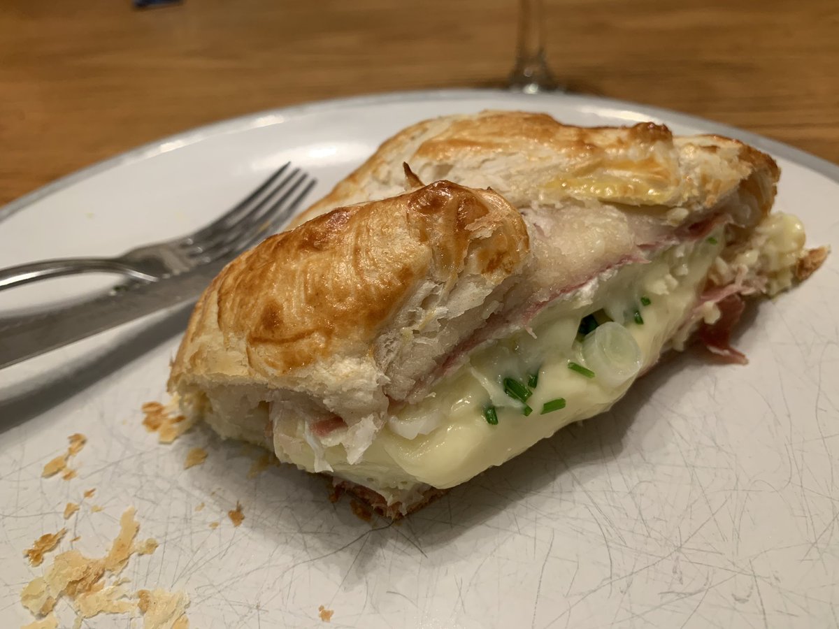SW_and_A's tweet photo. Did a bit of cooking tonight #WorcestershireHour whole camembert stuffed with garlic, Chilli, spring onion and chives; wrapped in parma ham and short crust pastry!!! Seriously yummy stuff!! 😍😍😍 https://t.co/P7TV5HdlLH