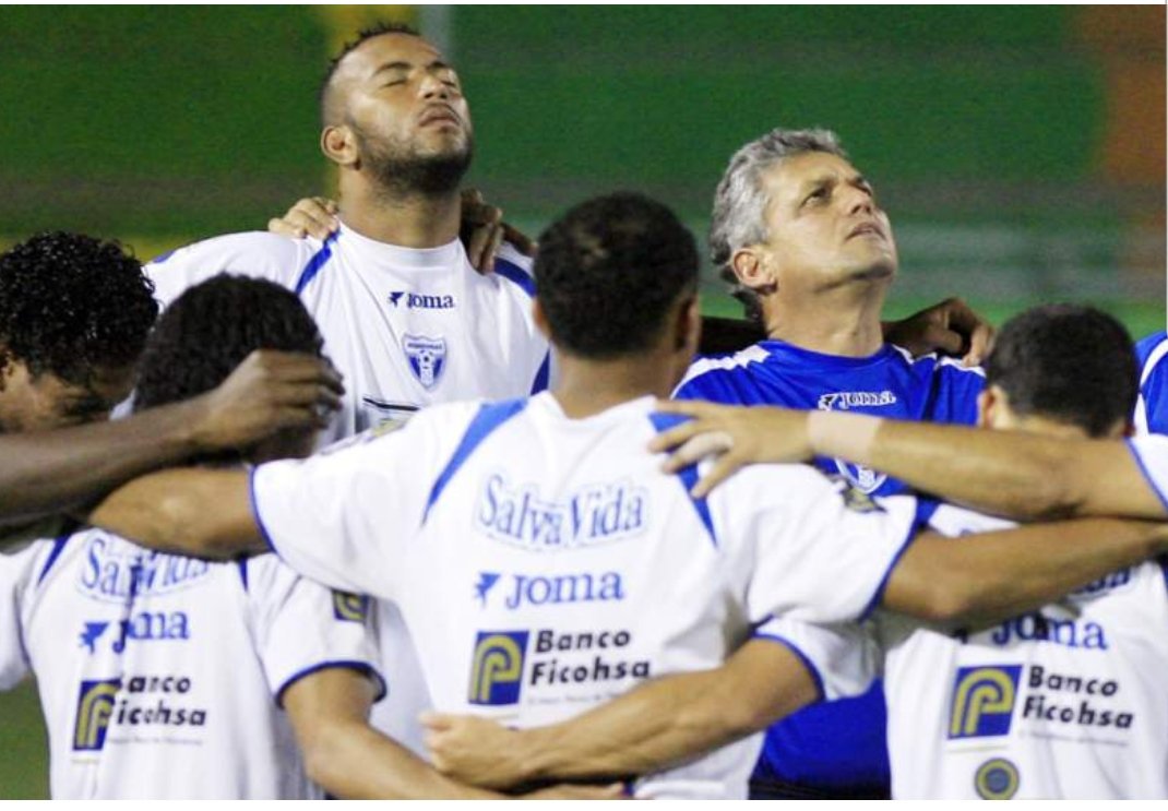 FFH_Honduras's tweet photo. Hoy se conmemoran 10 años de la clasificación de #Honduras a la copa mundial de @FIFAcom #Sudáfrica2010 🇿🇦

Una gesta memorable que puso a Honduras y su fútbol en el panorama  🌍.

#Honduras #FENAFUTH2019 https://t.co/LslCNMiA0j