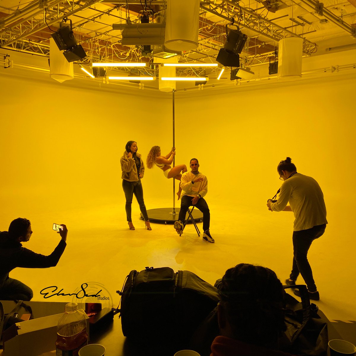 Elev8edstudios's tweet photo. Bts Videoshoot
@kam_krzy
vibing out the building
Contact
@elev8edstudios
for booking/scheduling
916-606-3246/https://t.co/PqFOhErvXZ
Call/Text or DM anytime
#sacramentostudio #bayareastudio #cyclorama #MusicMonday #SacramentoProud #sacramentocyclorama #bayarea #studiolife https://t.co/CcnxzZQ0yT