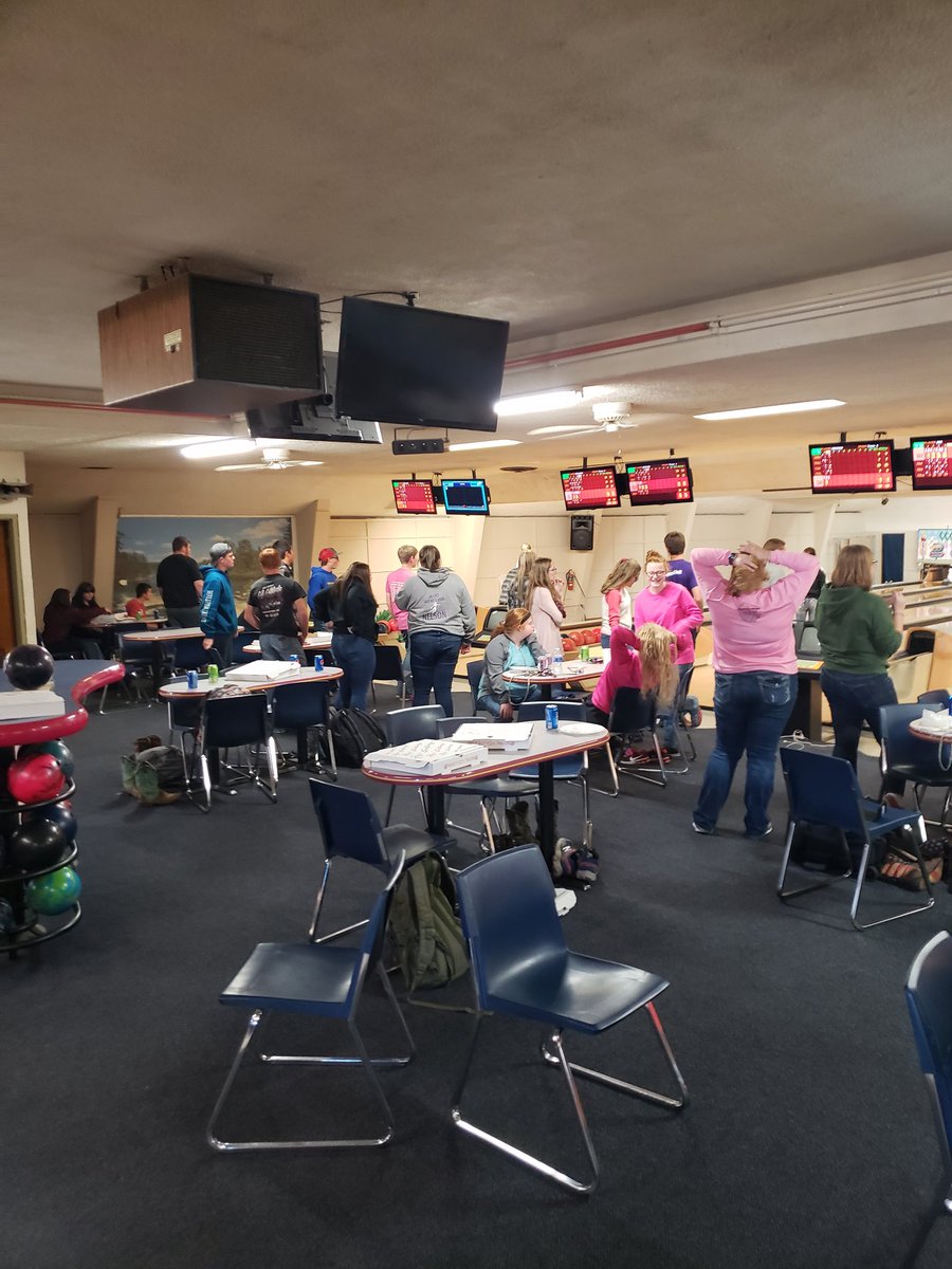 lh_officers's tweet photo. Cheif Logan FFA out bowling after school today. #lhsdsro #srocampbell https://t.co/DBZOG0lRdM