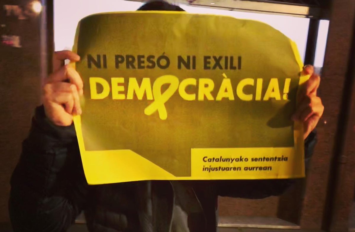bildutrapagaran's tweet photo. #tsunamidemocràtic #sentenciaprocés #trapagaran #Concentración #NoEsJusticiaEsVenganza #StandUpForCatalonia #catalunya #nipresóniexili #trapagaran #bildutrapagaran #llibertadpresospolitics #epaiaKat https://t.co/2IvIjRBtcK