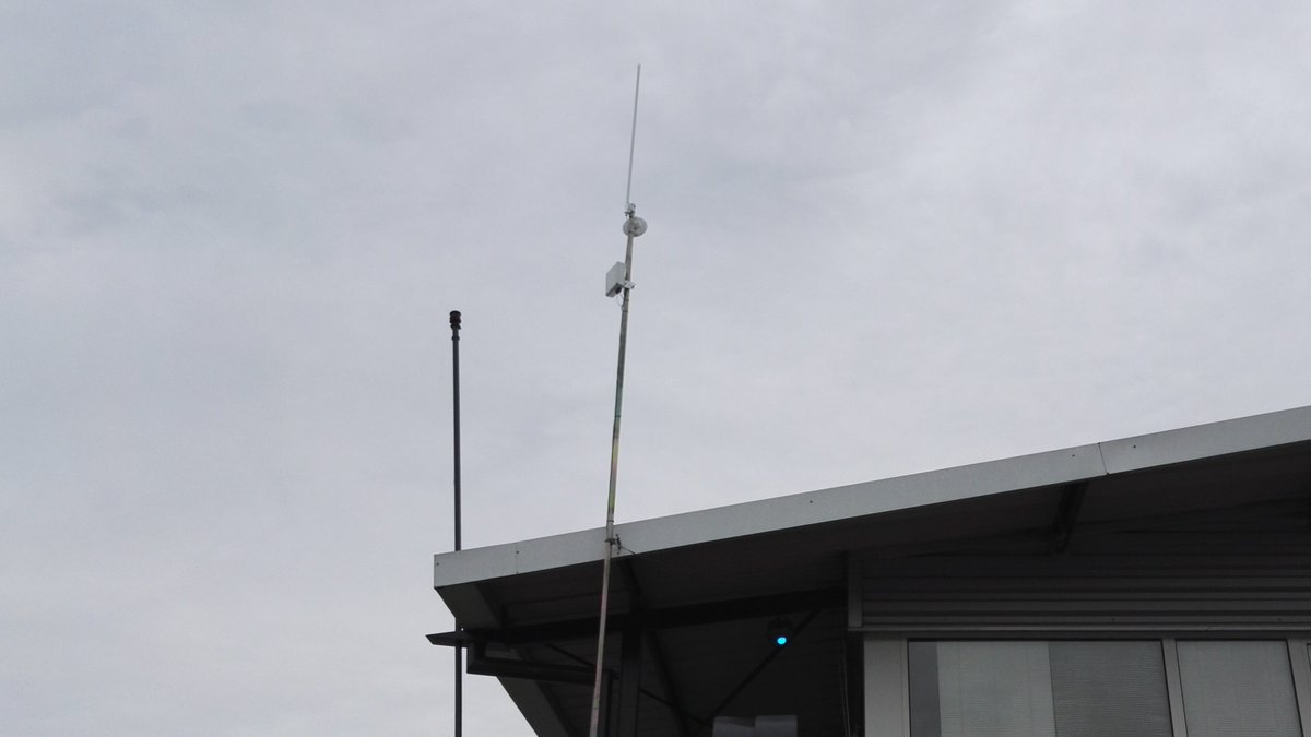 Une nouvelle passerelle #LoRaWAN <a href="/LoRaAlliance/">LoRa Alliance</a>  déployée sur #Toulouse dans le cadre de notre projet #IoT avec <a href="/tetaneutralnet/">tetaneutral.net</a> <a href="/TeamLinuxedu/">linuxedu</a> . Merci à <a href="/PlanetSciOccit/">PlaneteSciencesOccitanie</a> pour l'aide et l'accueil! :) La couverture de la ville se développe ! D'autres à venir ! (📸 par @ngonzalez_ezag)