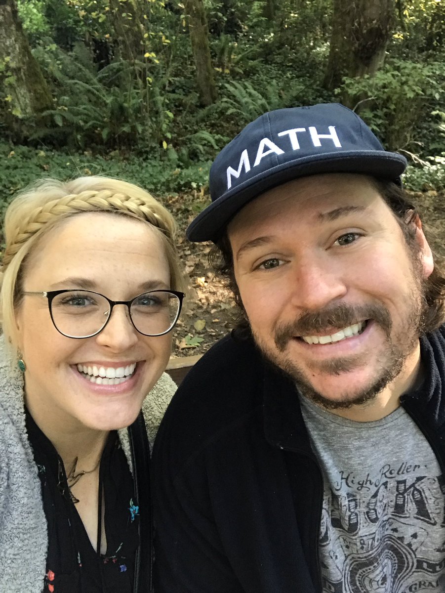 CourtneyRoks's tweet image. Fall in the #PNW can’t be beat 💚 love love love 🍁🌲🍂🌿🍃 #fall2019 #MATHman #YangGang