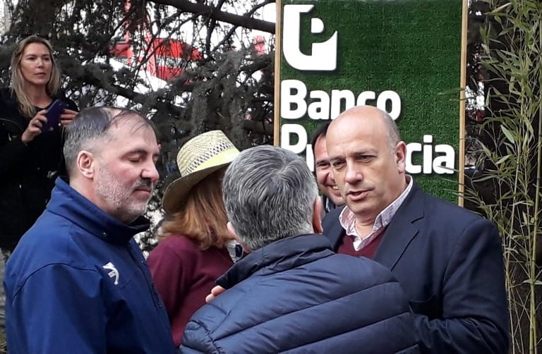 Inauguración de la 101° edición Expo Rural de #CoronelSuárez junto a <a href="/AlbertodeSuarez/">Alberto Fernández</a>, <a href="/jorgesrodek/">Jorge Srodek</a> <a href="/Pachi_Palacio/">Roberto C Palacio</a> y productores agropecuarios de toda la zona. Ver todo el potencial productivo de nuestra región, tiene que ser motivo para que los bonaerenses no bajemos los brazos.