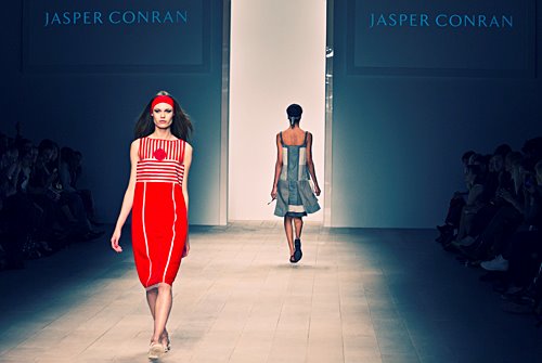 deb_art_teacher's tweet photo. I took this photograph whilst working at @LondonFashionWk for the @JasperConran collection.  I love the movement in the fabric and the bright colours against the shades of grey. Keeping up to date with industry knowledge is key to education.  #edutwitter #education #pcet19 #photo https://t.co/tGtpRroEyx