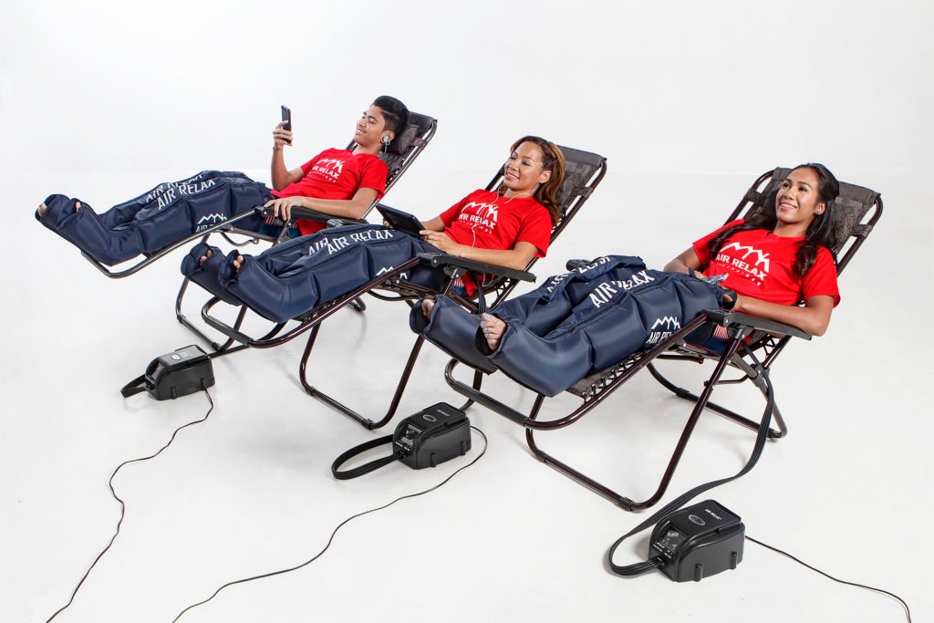 TriMonsters's tweet photo. Congrats #ChicagoMarathon2019 finishers!  Stop by @ffc_chicago South Loop tonight for a RECOVERY NIGHT with free @air_relax Compression Recovery Boots - first come first serve!  #MyChicagoMarathon #RunChi https://t.co/3DH7b17X2d https://t.co/aLrjX96cc5