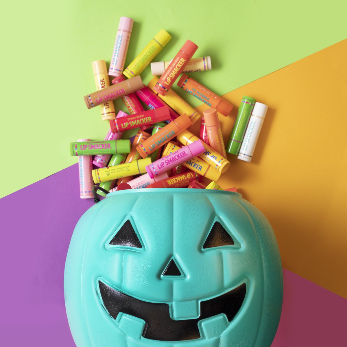 Do you give out a non-candy option to trick or treaters? Help kids with allergies join in on the Halloween fun by taking part in the #TealPumpkinProject and adding some Lip Smacker Halloween bundles to your goodie basket this year!