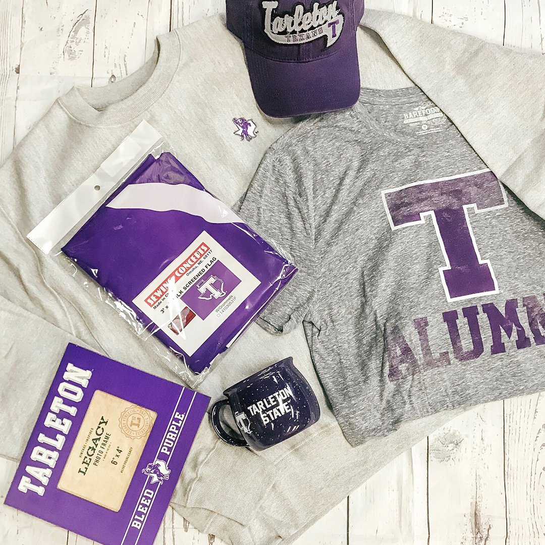IT'S TIME! #BarefootSixPack to start the BEST WEEK OF THE YEAR!! 💜 You know what to do!
 👍Follow us
 👉Retweet
 ✌️Tag 2 friends!
Winner announced Friday! Happy HOCO WEEK! #TarletonState #ShopBarefoot