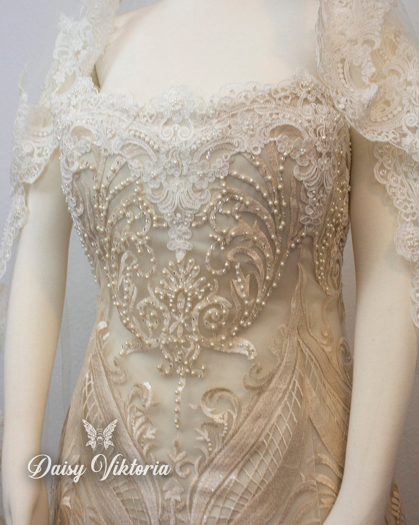 daisyviktoria's tweet photo. Today's #fallforcostume theme is Stitching. I've been wanting to share this close-up of a custom bridal gown I recently completed.
#fantasygown #fairyfashion #fantasyartists #couturedresses #formalgown #fantasybride #fairytalebride #dreamweddingdress #luxurybridal #weddingideas https://t.co/cmuCoWyiyX
